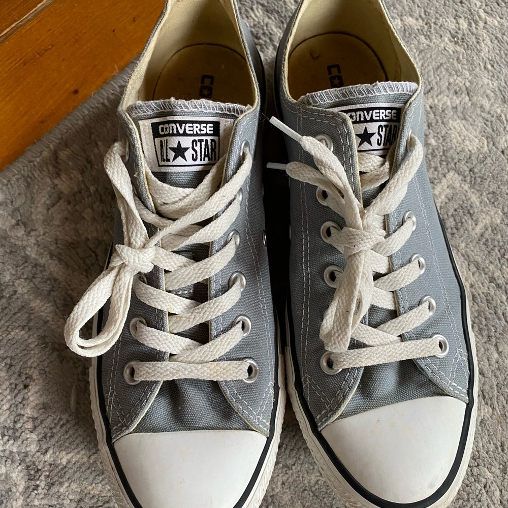 Converse chuck taylor allstar. Women’s size 9